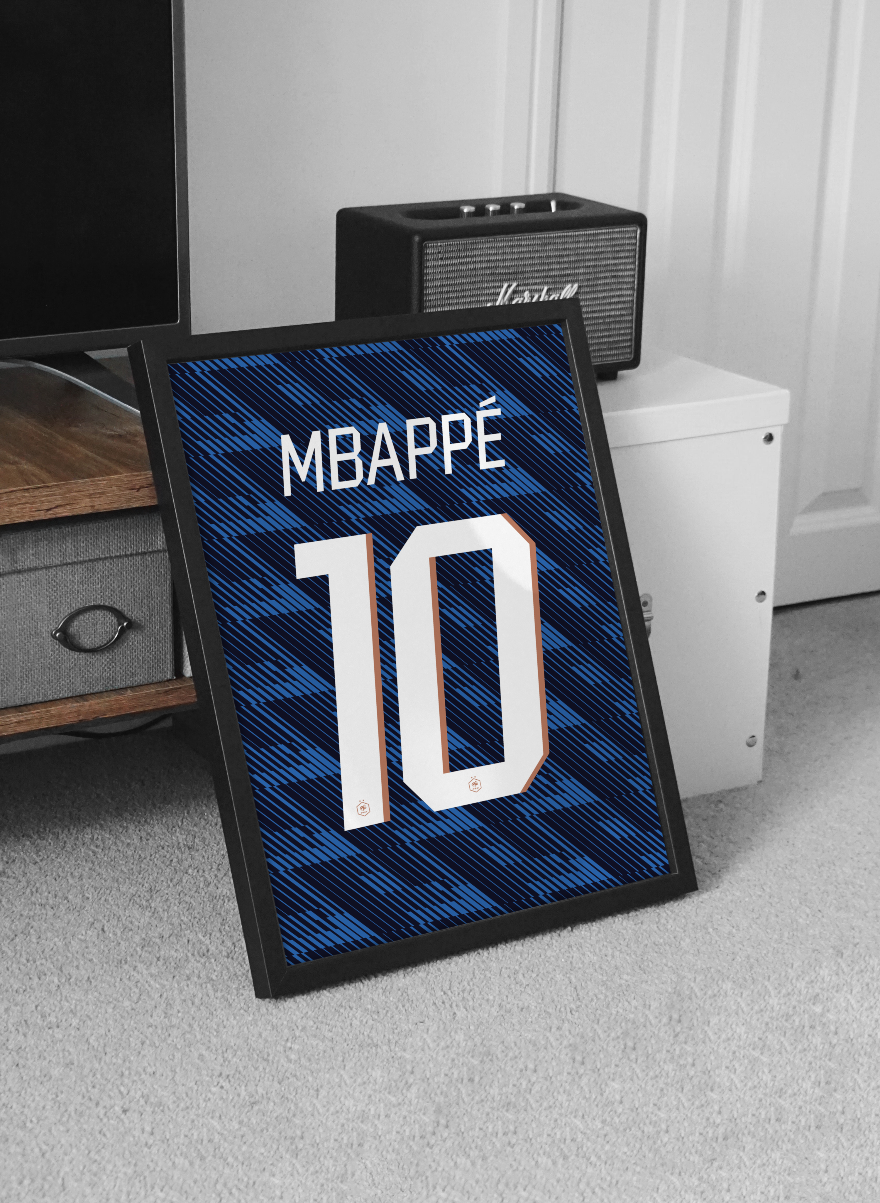 Affiche maillot France domicile Coupe du Monde 2026 Mbappé 10 meuble TV