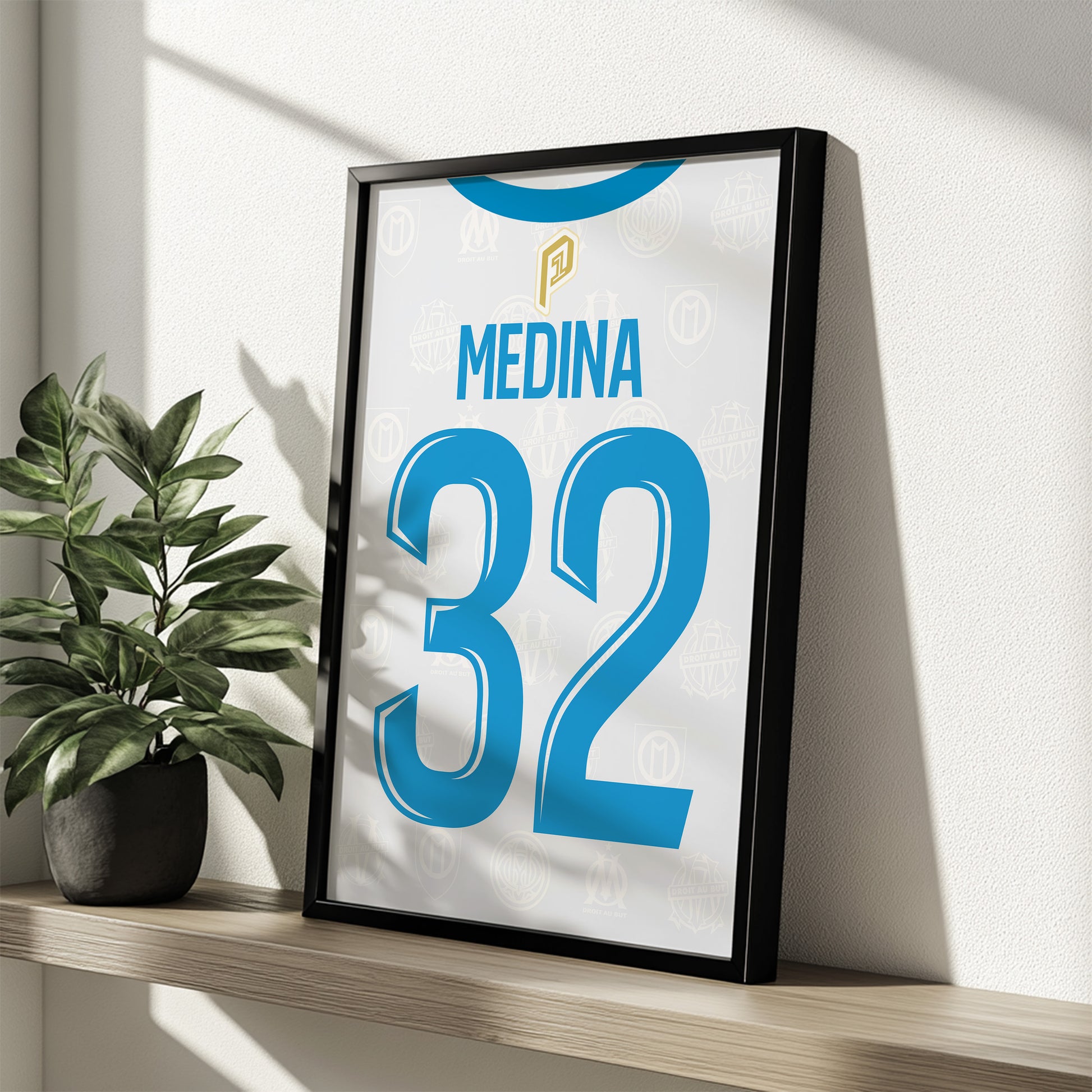 Affiche OM 25-26 Médina 32 badge passeur étagère