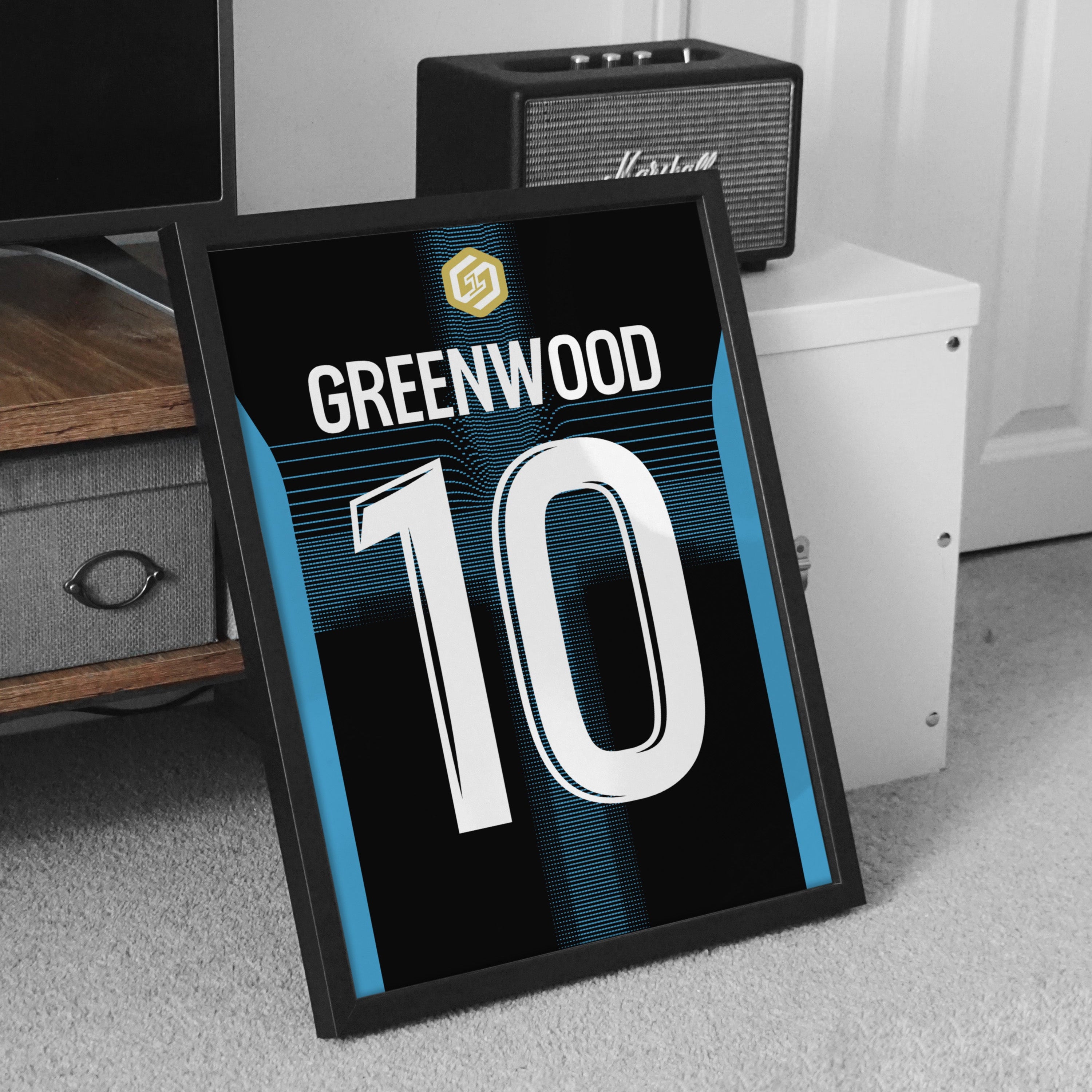 Affiche OM extérieur 25-26 Greenwood 10 badge buteur meuble TV