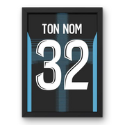 Affiche OM extérieur 25-26 Ton Nom 32 vue principale