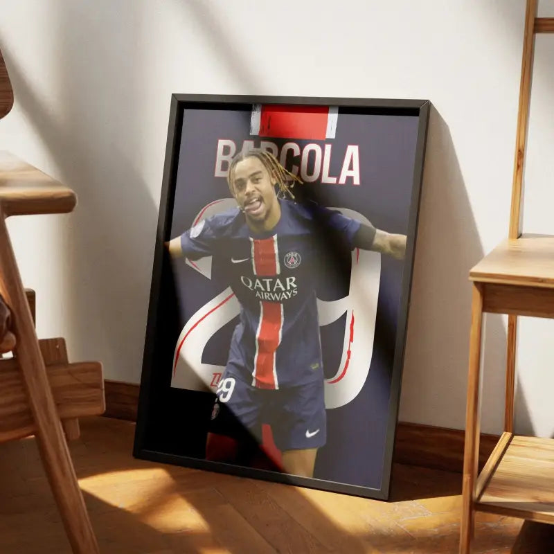 Cadre Barcola Célébration "Charo" PSG | Affiche Joueur Paris Saint-Germain | Cadre Perso